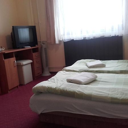 Bed and Breakfast Domino Panzió Székesfehérvár Esterno foto