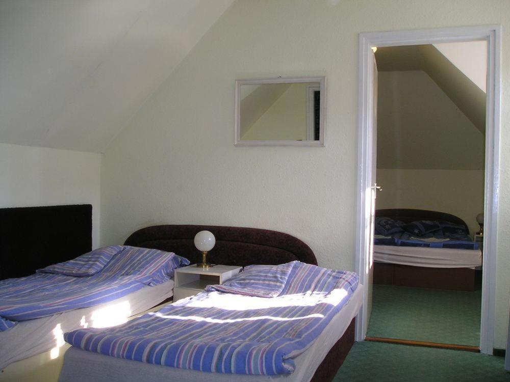 Bed and Breakfast Domino Panzió Székesfehérvár Esterno foto