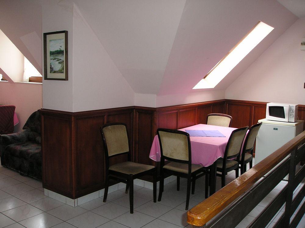 Bed and Breakfast Domino Panzió Székesfehérvár Esterno foto