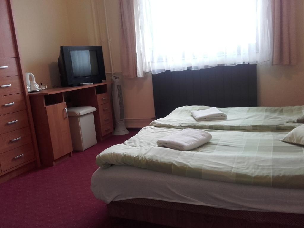 Bed and Breakfast Domino Panzió Székesfehérvár Esterno foto