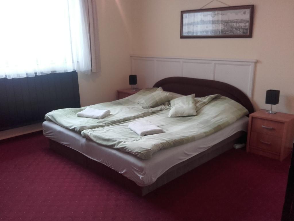 Bed and Breakfast Domino Panzió Székesfehérvár Esterno foto